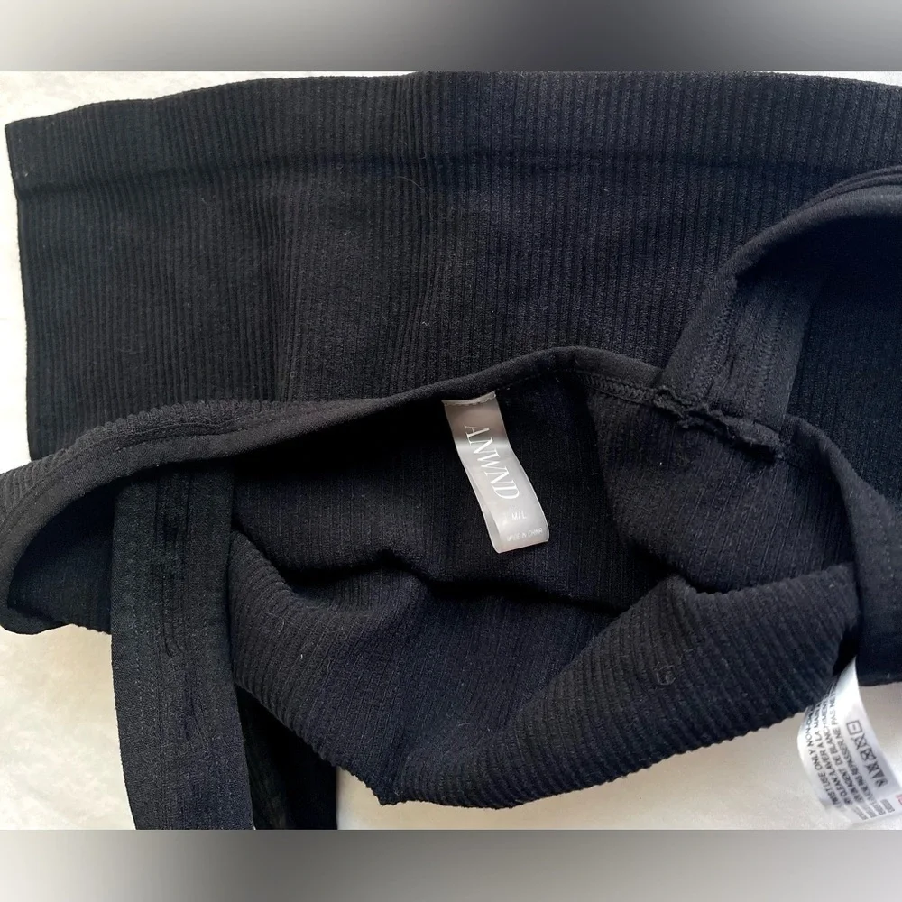 ANWND Ribbed Cropped Top NWOT - Picture 3 of 3